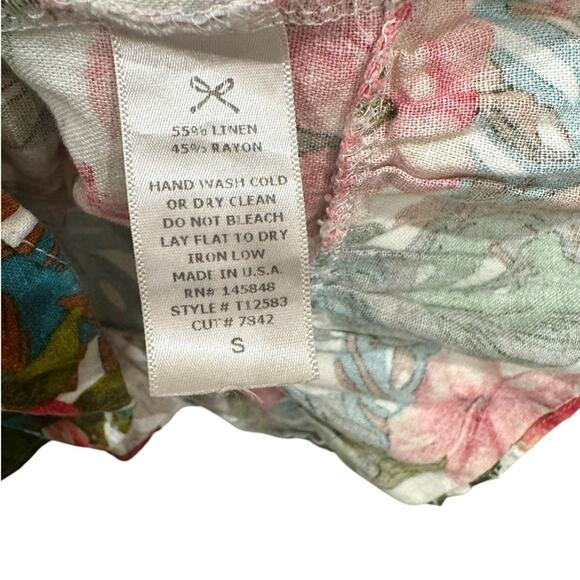 EVERLY Women's Red Green Floral Keyhole Back Ruffle Tank Top Size S - Picture 9 of 9